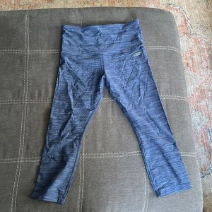 Lorna Jane capri leggings size 4